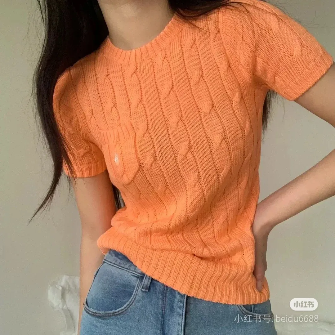 P154 💰 "Top quality" Style number: DS222# (not off the shelves all year round) [Ralph Lauren round neck pocket style solid color pony embroidered logo knitted short sleeves] ✅Ralph Lauren Ralph Lauren classic basic pocket all-match style goddess knitted short sleeves for all seasons ✅Main supplier platform live broadcast Wholesale entity Replenish when out of stock Not off the shelf ✅ZP quality 1:1 version Scan the code to enter the GF website Counter quality ✅Details and quality are the only one in Guangzhou. Imported quality cotton yarn, focusing on high-end, cost-effective, good quality needless to say. ✅The version is restored to the original order. The maximum size can be worn up to 160 pounds. Loose, comfortable and stress-free. ✅The upper body is simple and easy to match. A must-have for goddess ootd. Good-looking clothes are never picky. A must-have in the goddess’ wardrobe. Size: S-XL. Color: White, almond, purple, orange, gray, yellow, black, khaki, pink, navy, rose, green. Chinese red olive green light blue white label light blue blue label